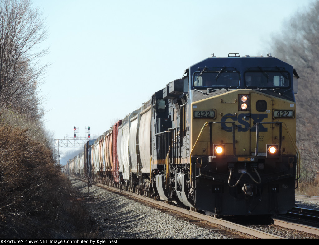 CSX 422 on M560